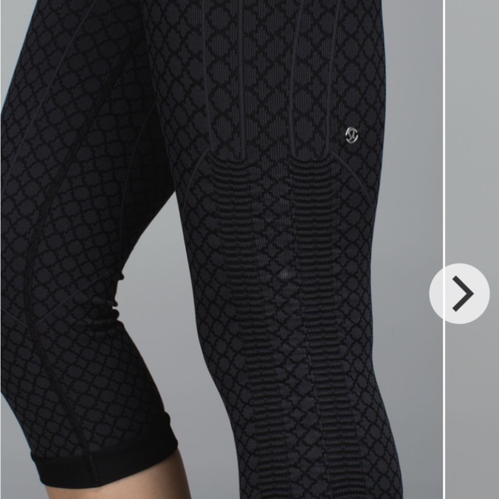 Lululemon In the flow crop